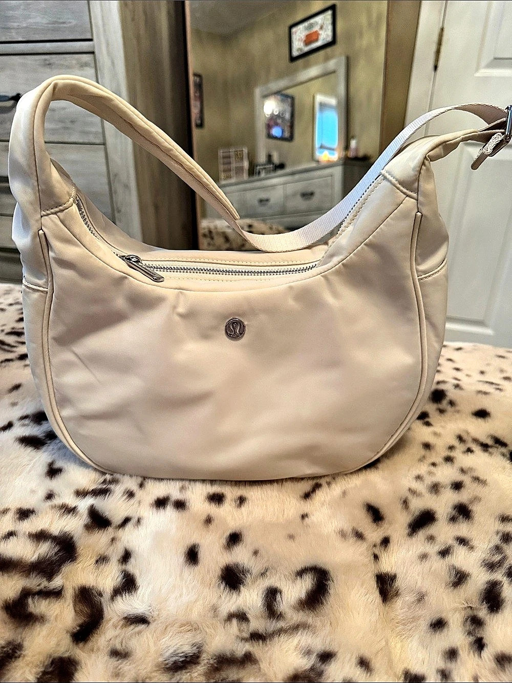 Lululemon Cory shoulder bag